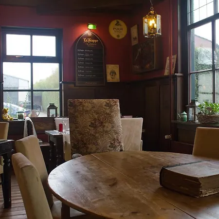 & Restaurant Het Tramstation מלון 2*